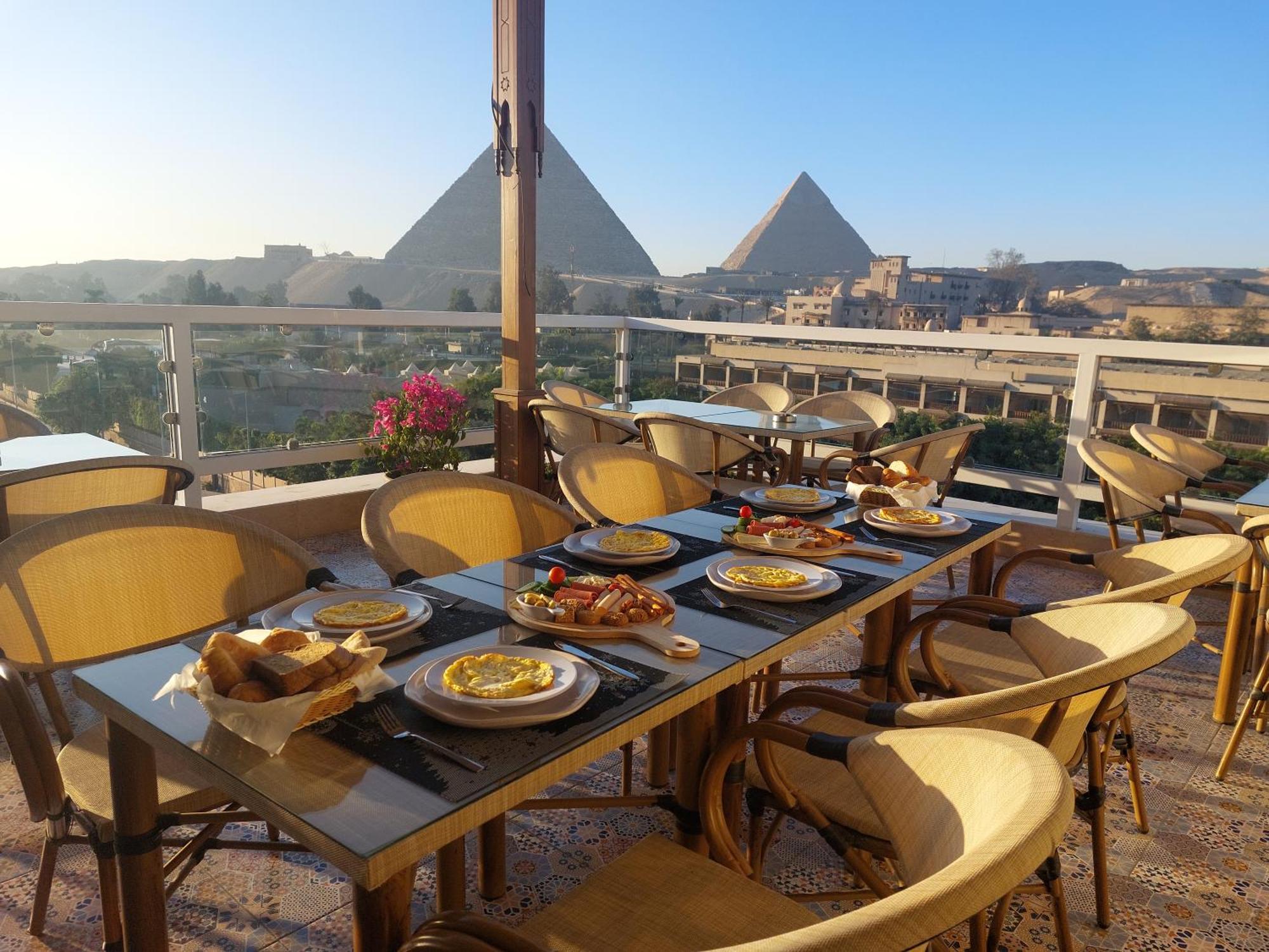 Doudou Pyramids View Hotel Kafret el-Gabal Eksteriør billede