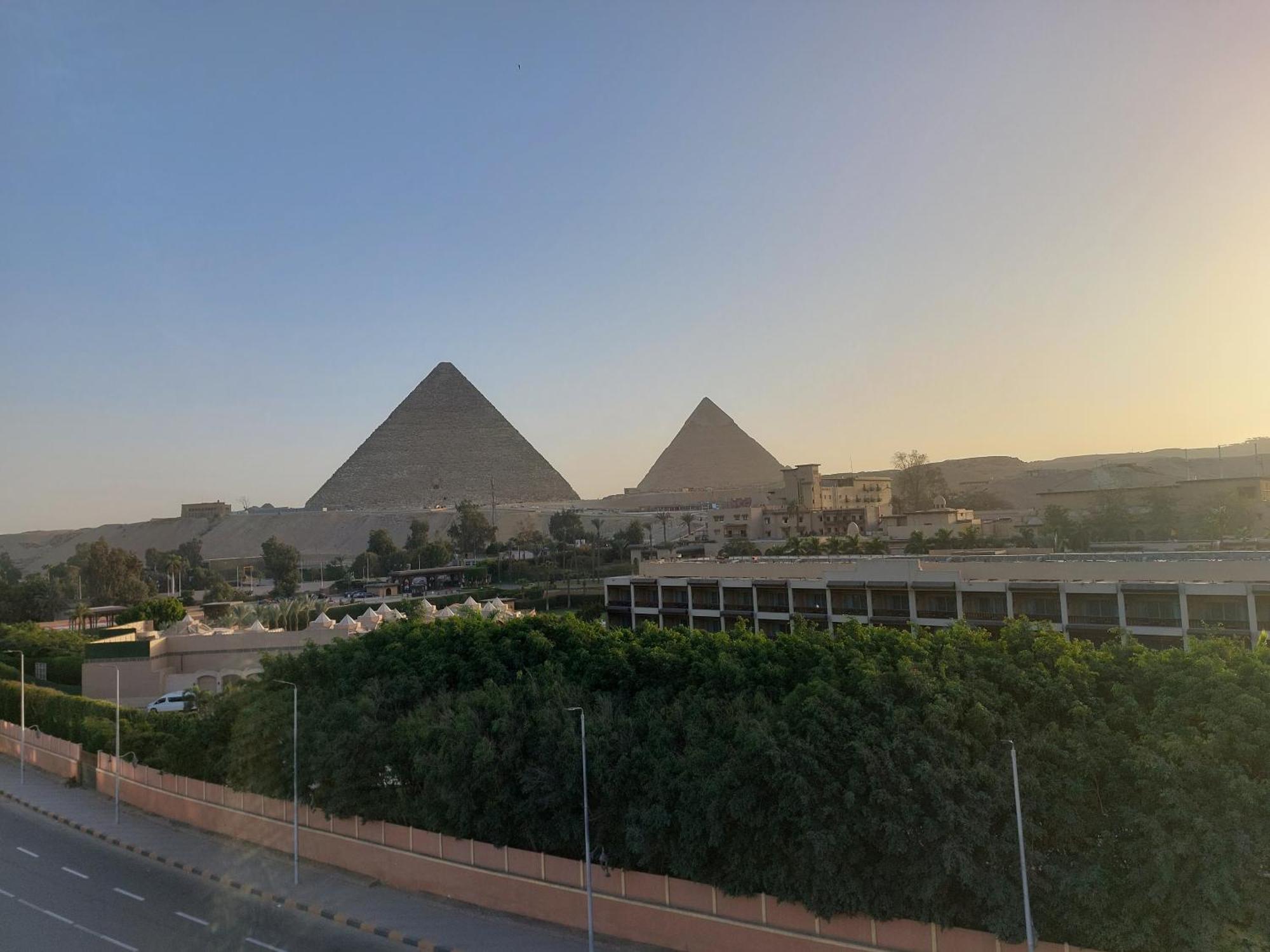 Doudou Pyramids View Hotel Kafret el-Gabal Eksteriør billede
