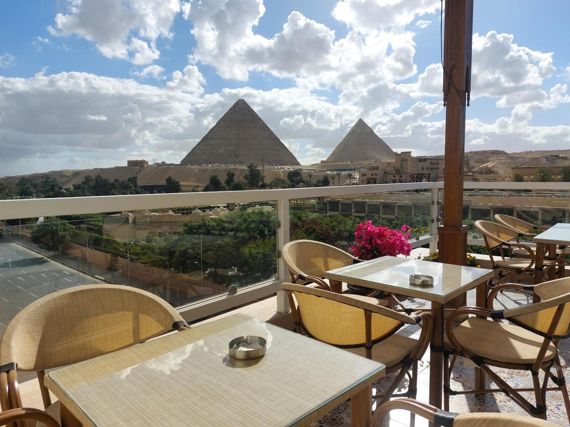Doudou Pyramids View Hotel Kafret el-Gabal Eksteriør billede